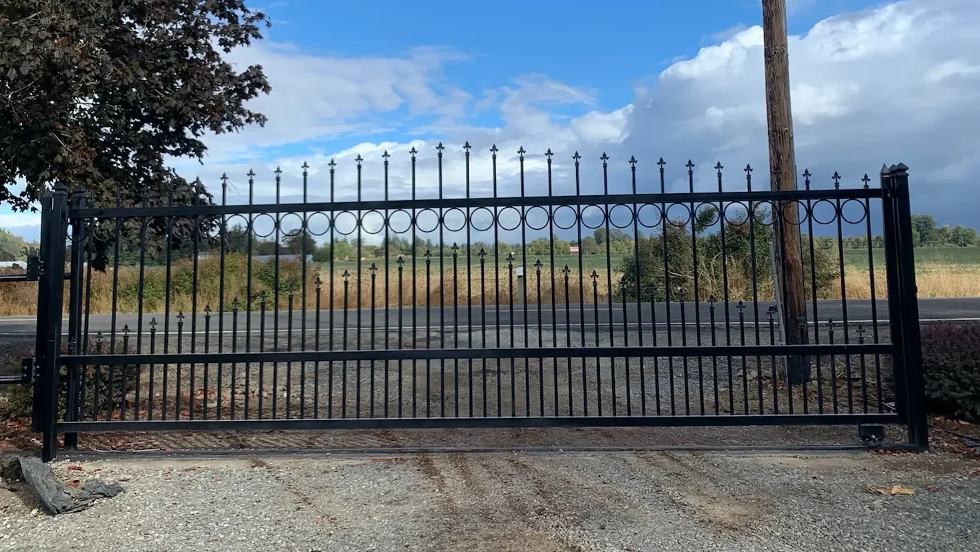 Metal driveway gate installation service in florida