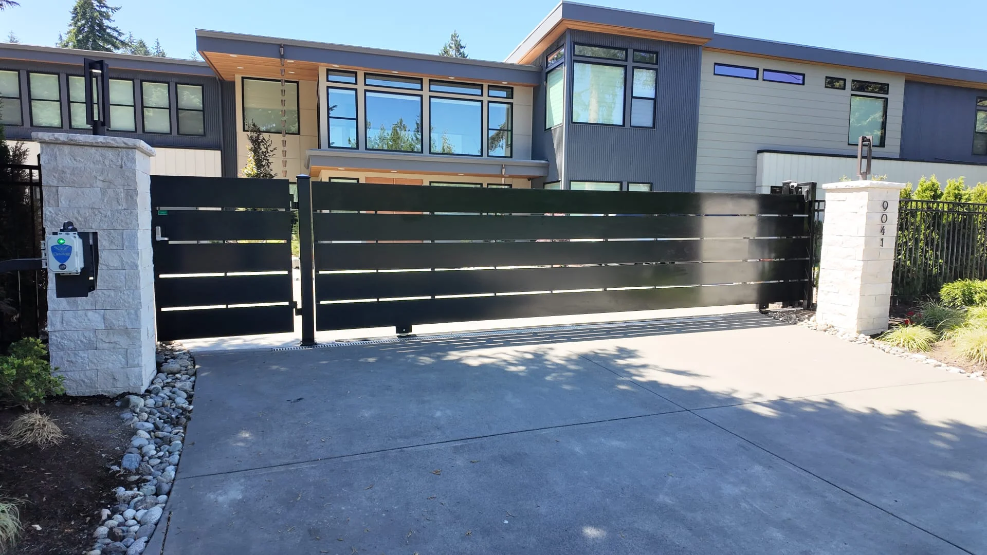 Automatic Driveway Gate Services in Florida. Sunny Automatic Gates Local Gate Contractor FL
